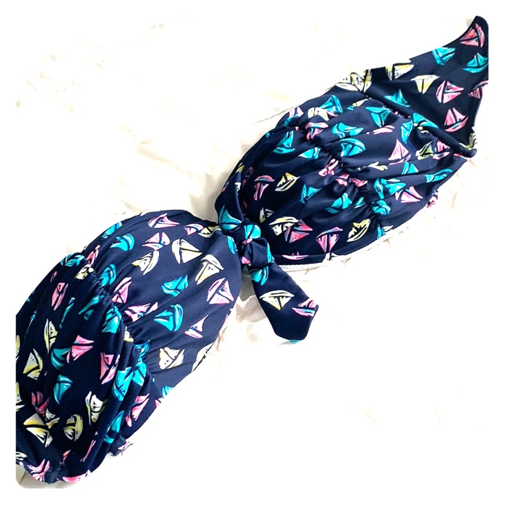 Nautical strapless bikini top